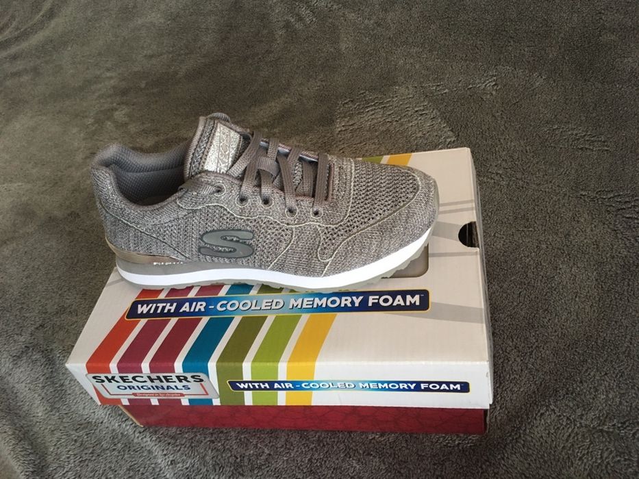 Adidasi Skechers damă