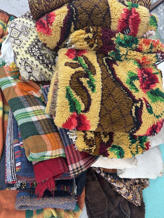 Старинни килими, пътеки, губери и одеала