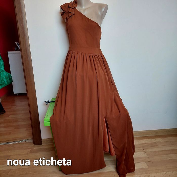 Transport gratuit Fan. Rochie de ocazie marime M-L.