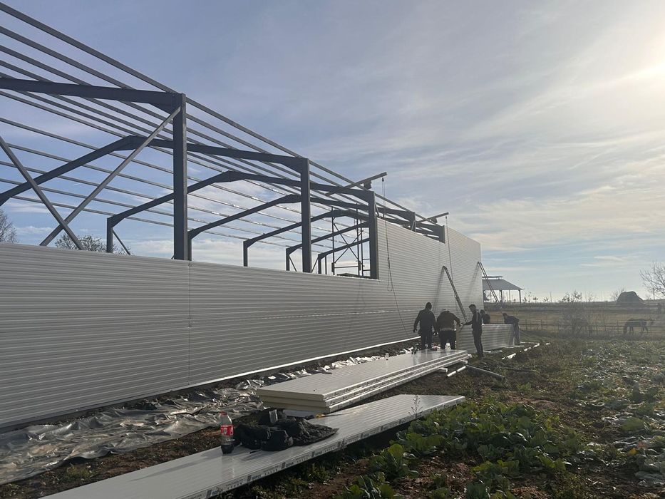 Vand hale metalice structura metalica 23x40 cu stâlpul 4 pentru detali