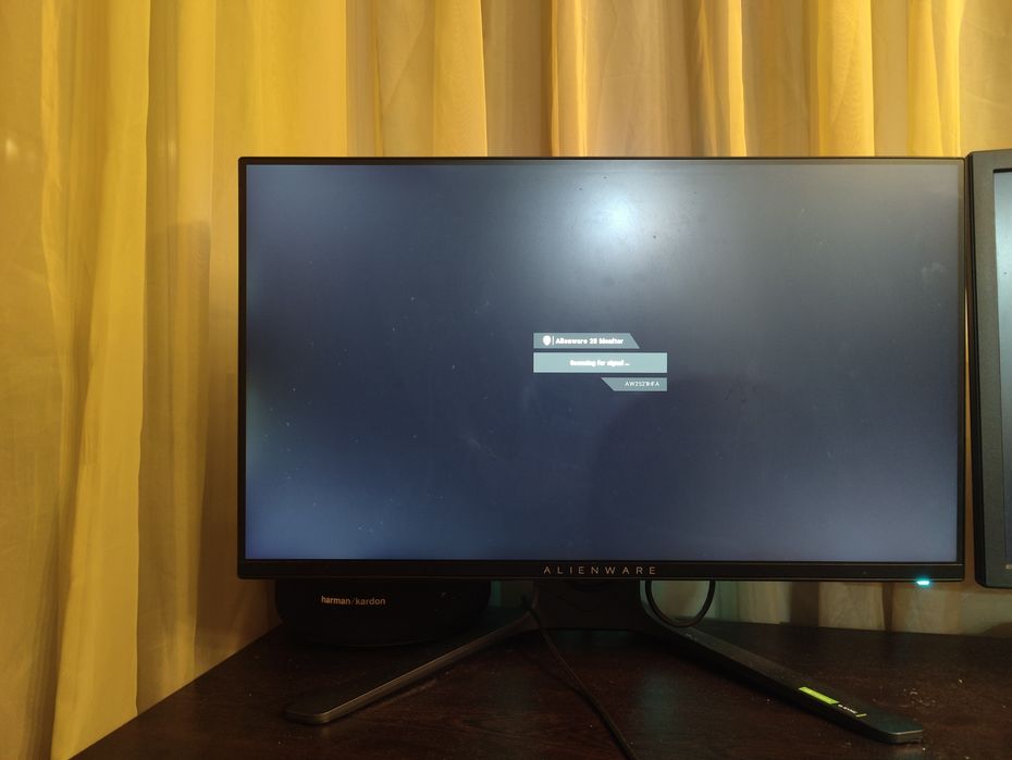 Продавам монитор Dell Alienware AW2521HFA