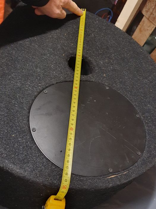 Subwoofer auto activ roata rezerva Axton