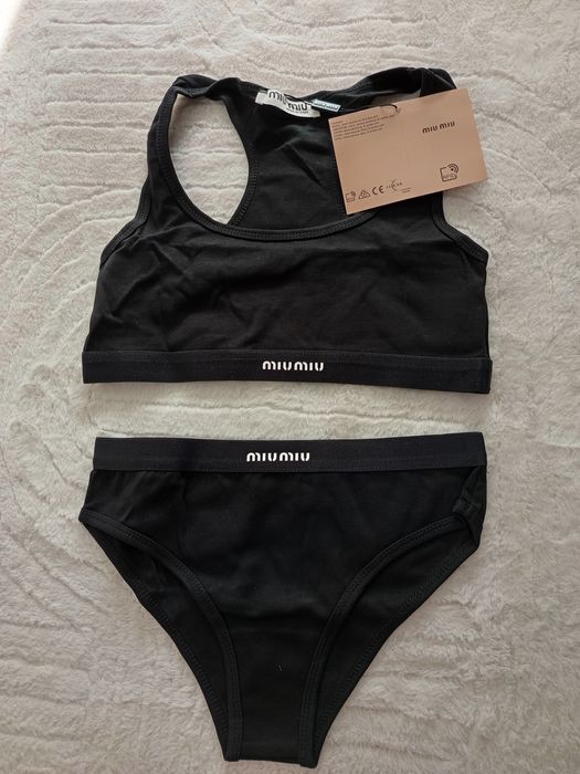 Set top cu chilot miu miu