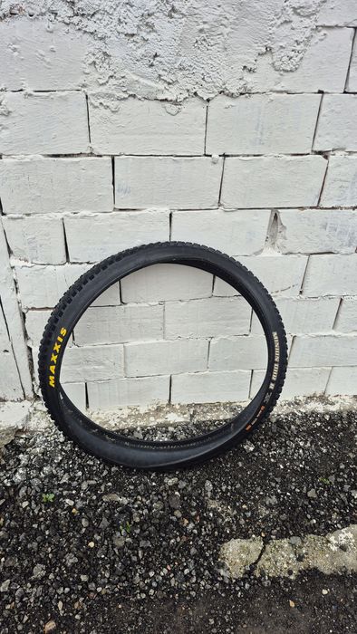 Văd cauciucuri de bicicletă