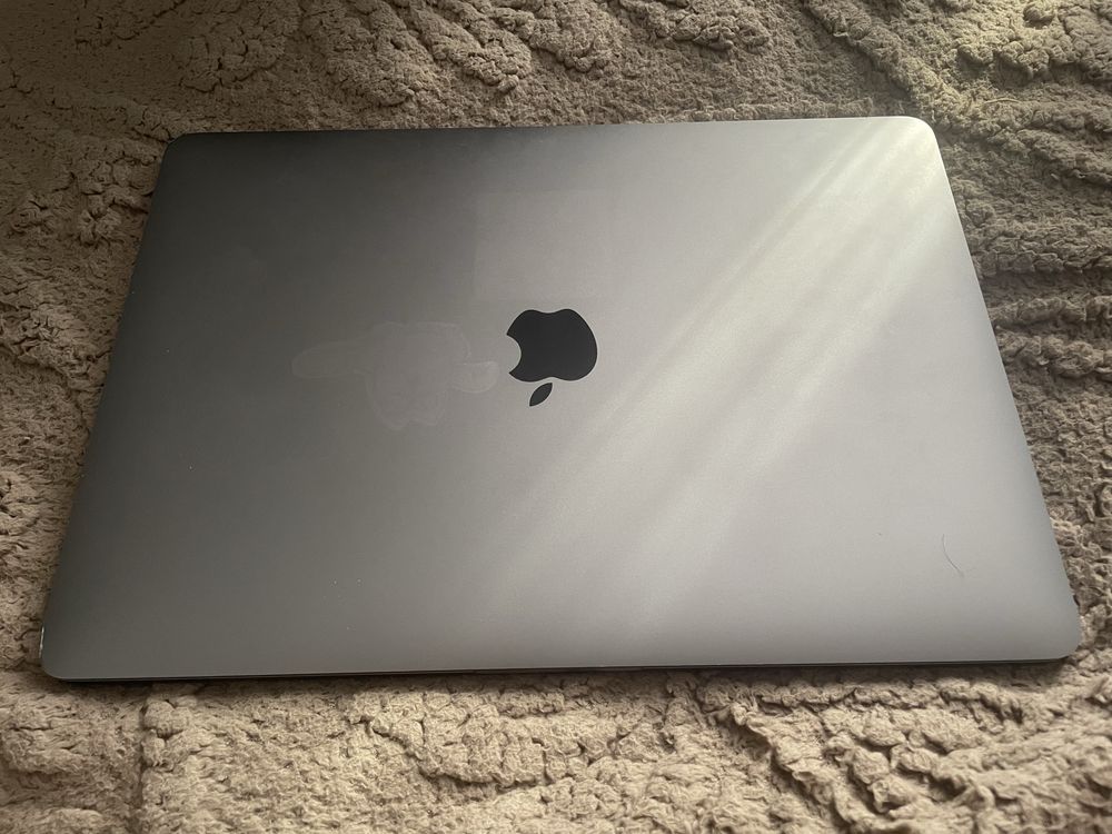 MacBook Pro 13” (2018, i5, 8 ГБ, 256 ГБ SSD)