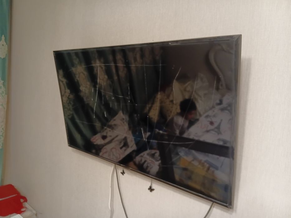 Продам телевизор Samsung на запчасти