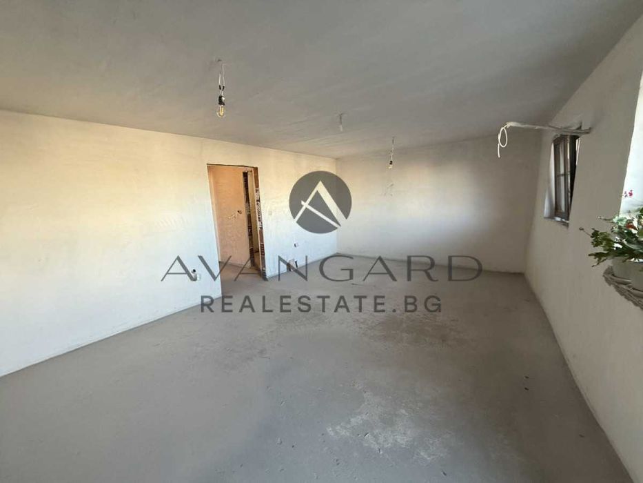 оф.24538 Двустаен с двор / Бунарджика