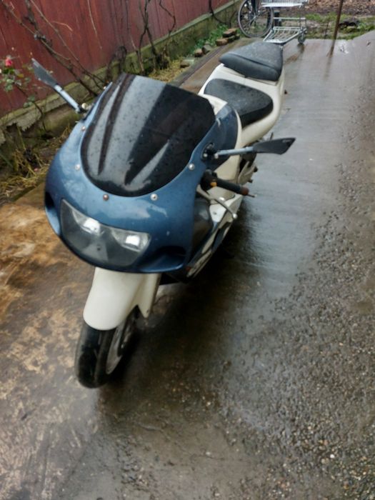 Dezmembrez suzuki gsxr 600