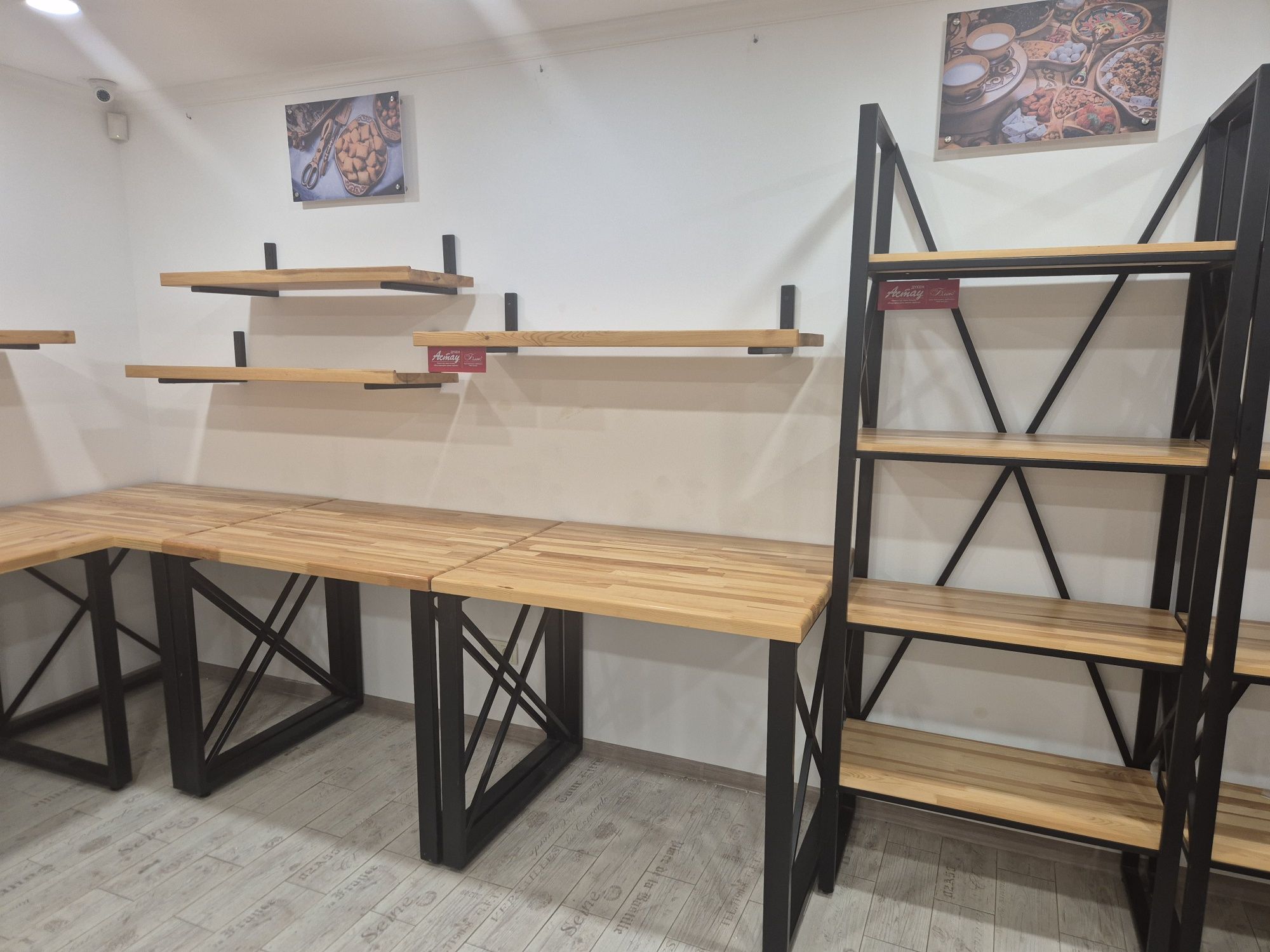 Продам б/у торговое оборудование из металла и дерева