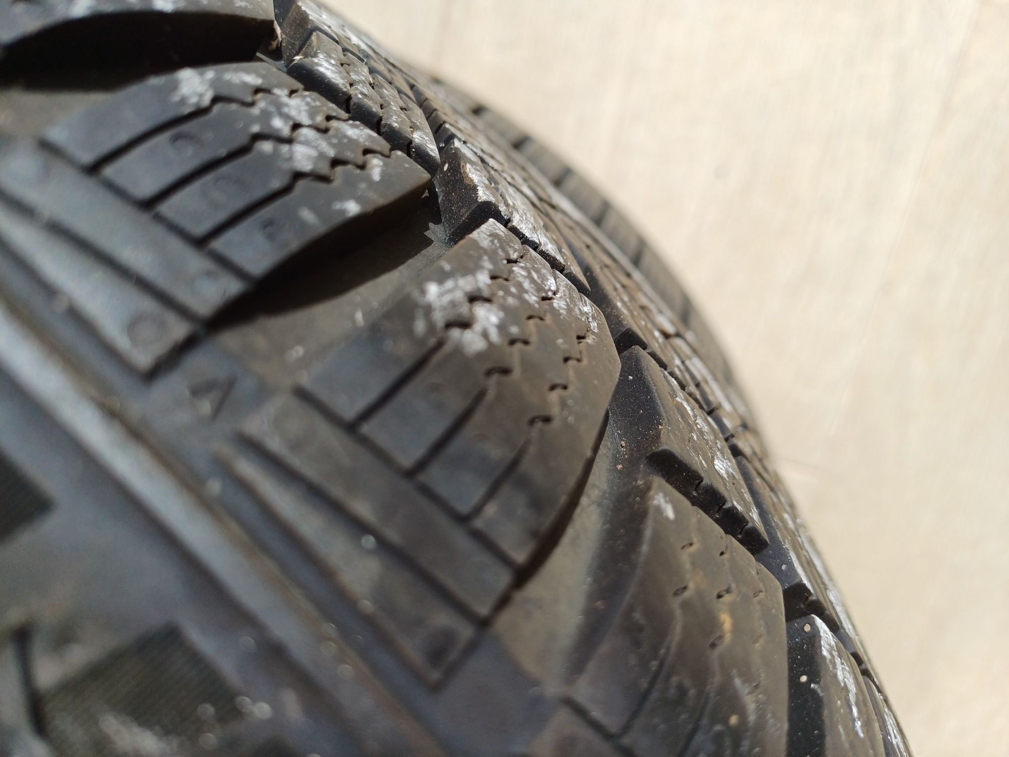 Vand 3 cauciucuri iarna Sailun 225/40R18