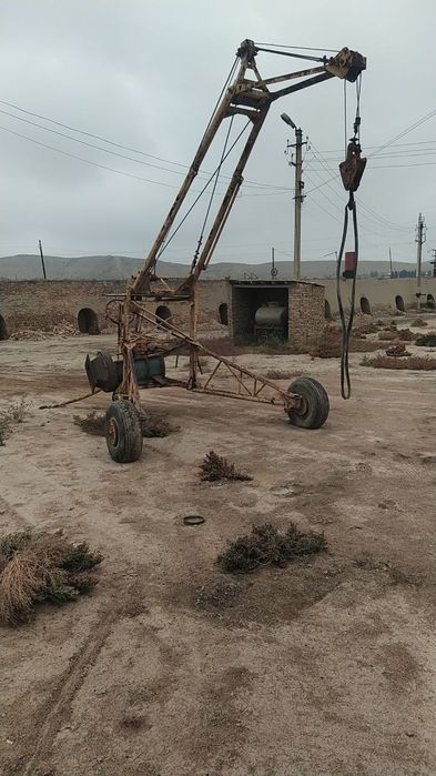 Механический кран сотилади