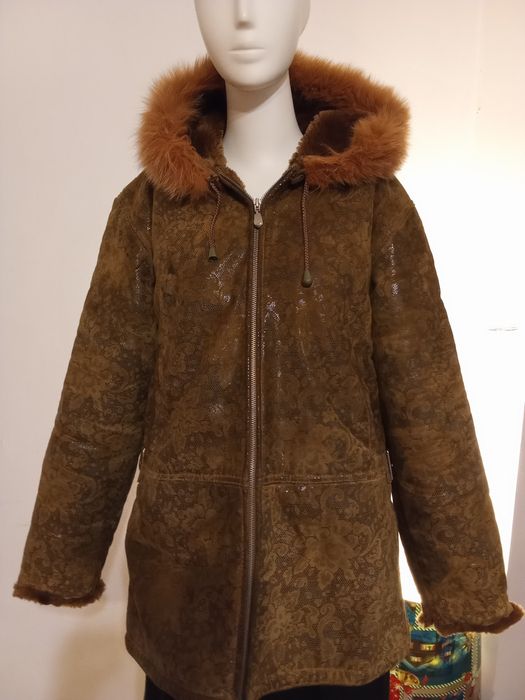 Haina femei din piele deosebita.