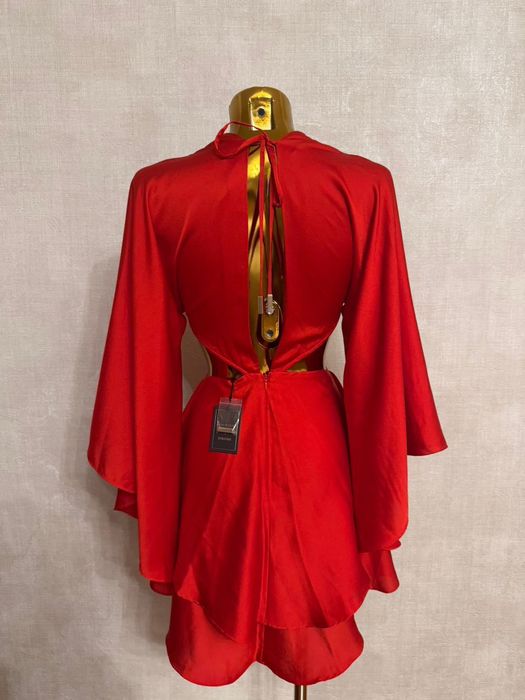 Червена рокля перфектна