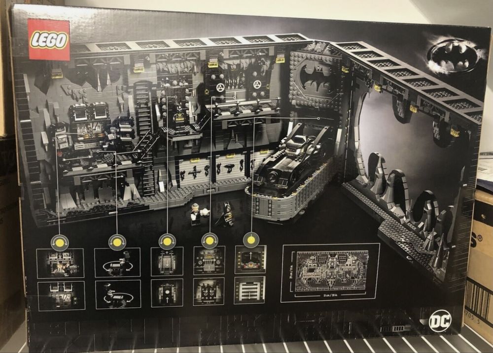 LEGO® 76252 Batman DC Batcave – Shadow Box