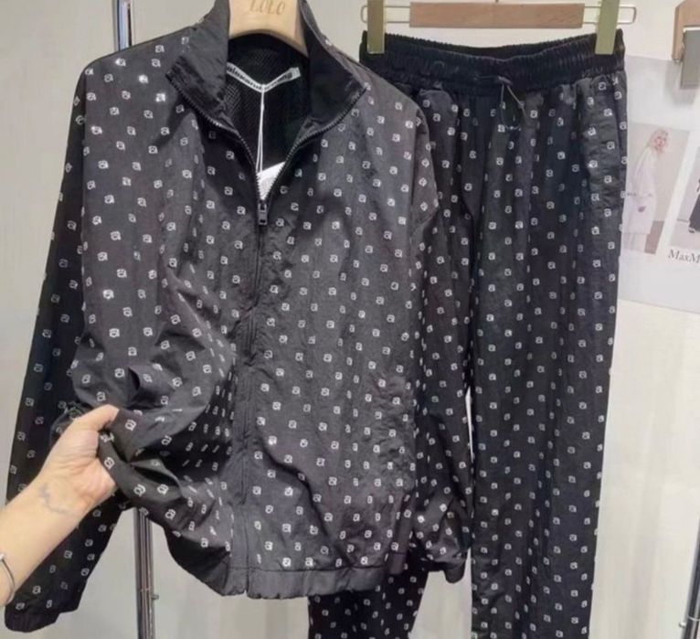 Set jacheta cu pantaloni cu strasuri