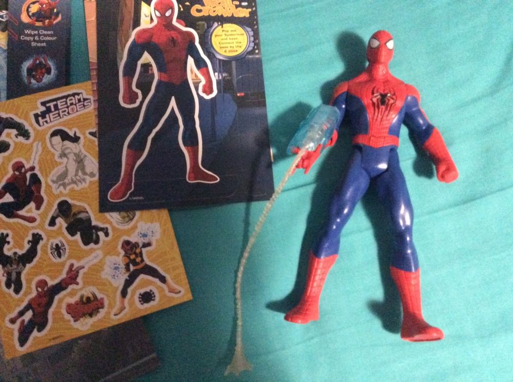 Spiderman figurina lumini sunete revista