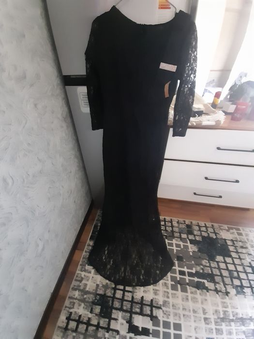 Qora jenskiy koylak sotiladi