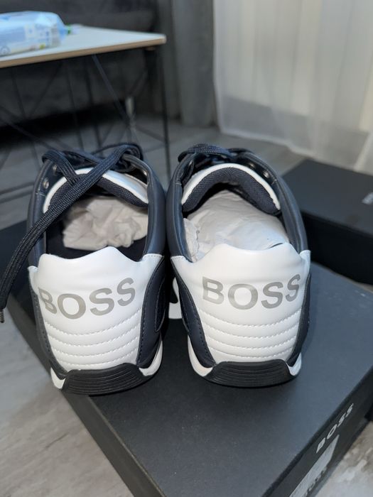 Hugo Boss - marimea 42