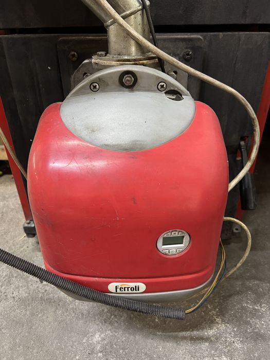 Котел на твърдо гориво и пелети с горелка Карпат + Ferroli P7