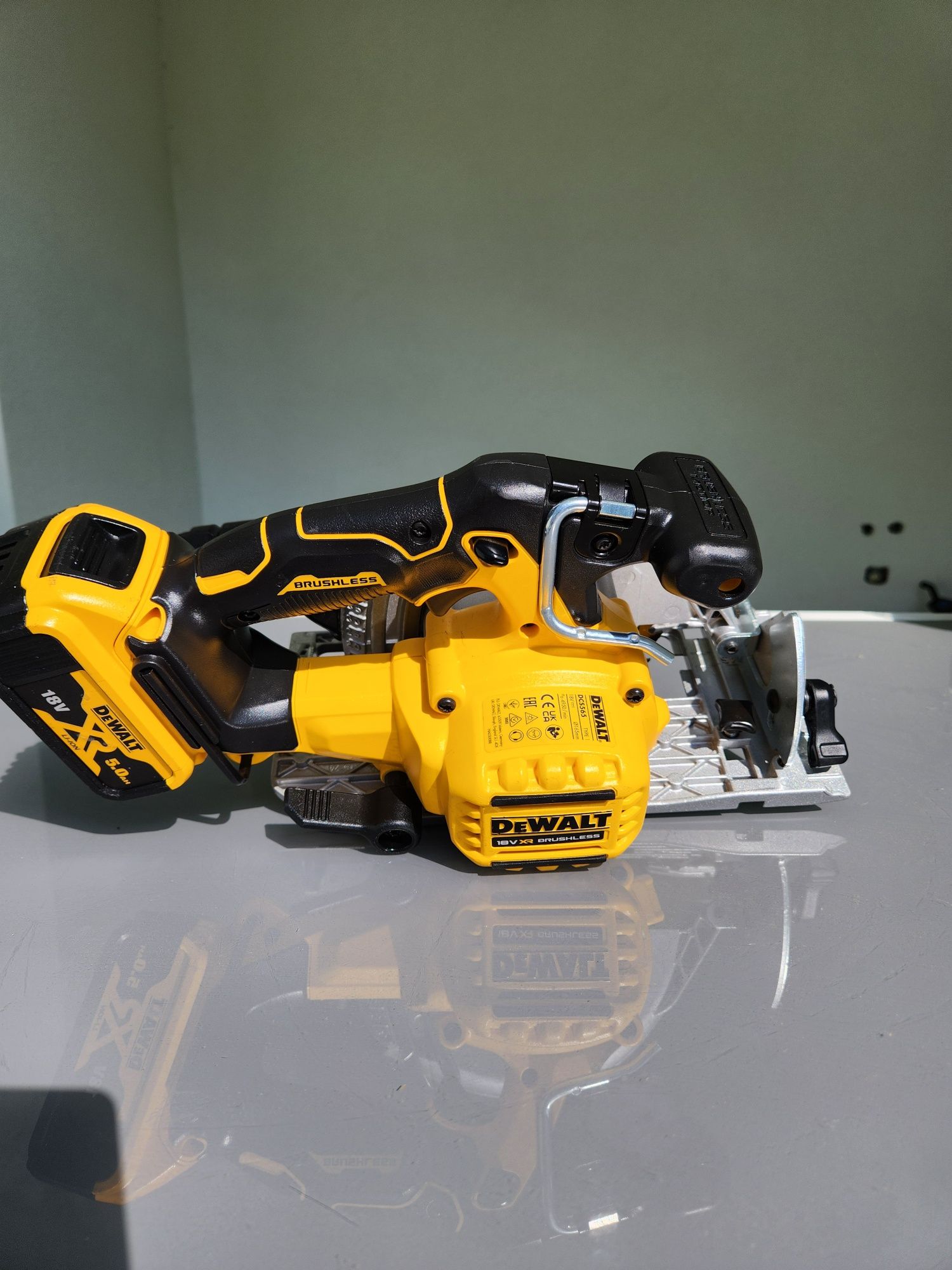 Circular Dewalt DCD-565