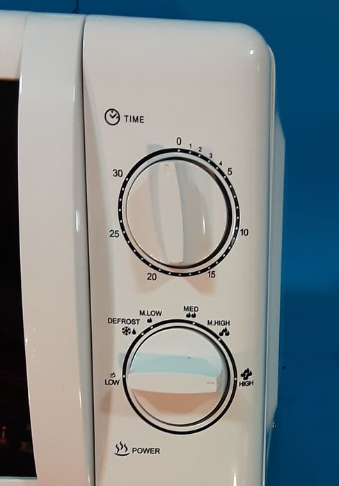 Cuptor cu microunde HEINNER 20 L 700 W NOU - 250 Lei