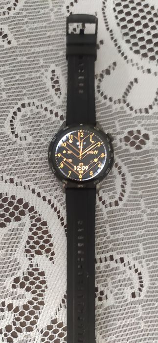 Продавам смарт часовник Huavei GT 4