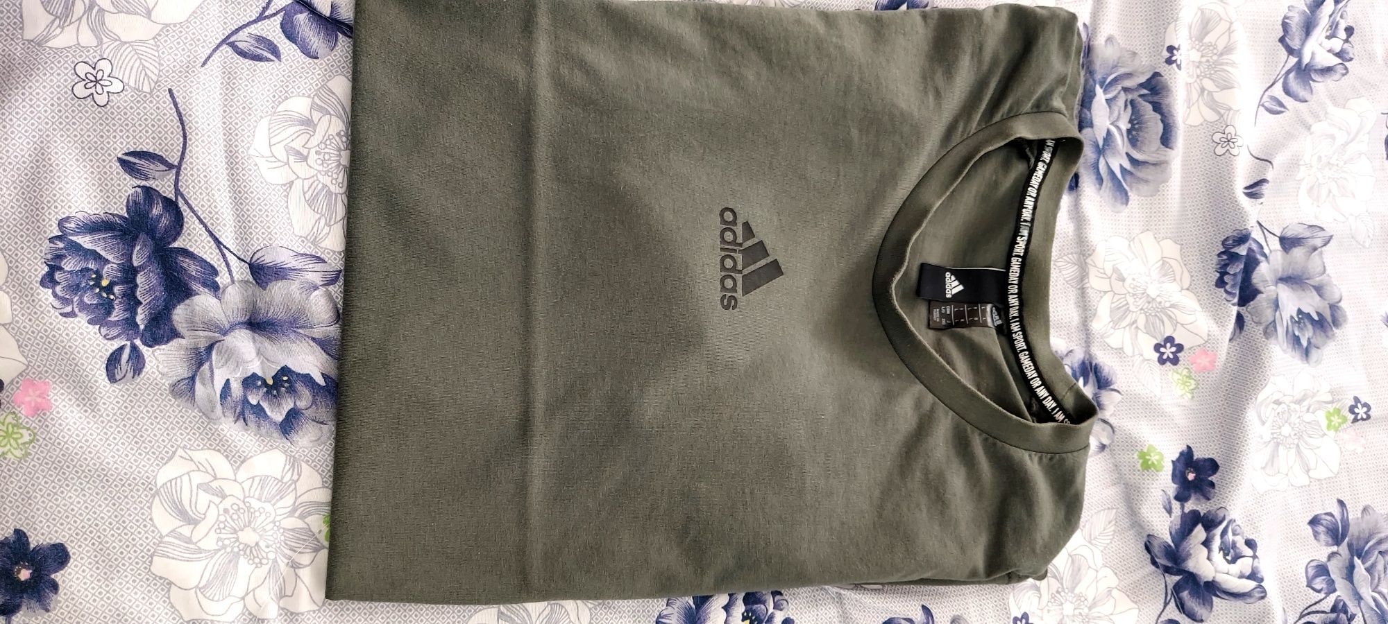 Vând tricou Adidas