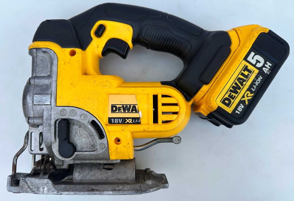 DeWALT DCS331 - Акумулаторен прободен трион 18V 5.0Ah