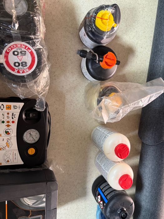 Компресори за гуми и аварийни комплекти