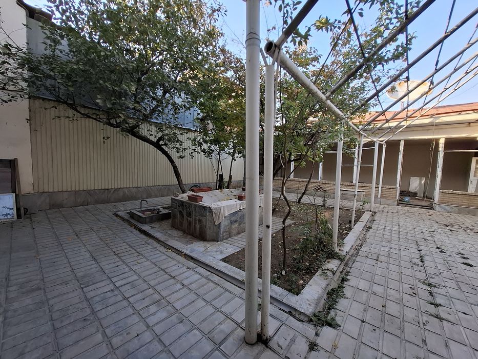 Продатся большой дом вдоль дороги