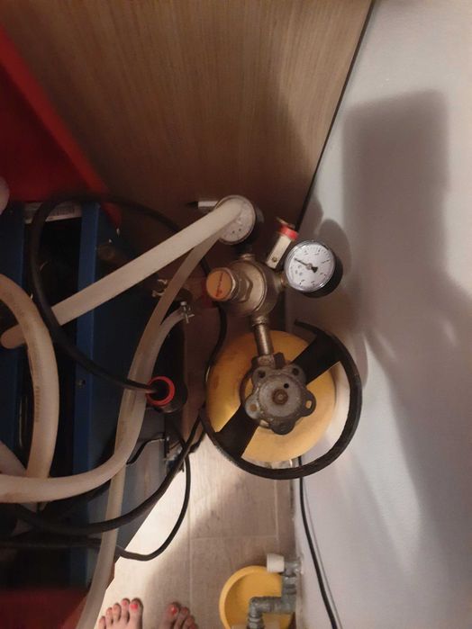 Dozator de bere artizanal funcțional, cu răcitor și butelie CO₂