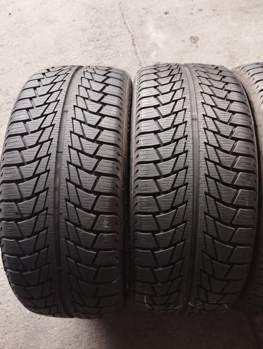 4 buc semi-noi 225 40 18. 92v Nankang , iarnă