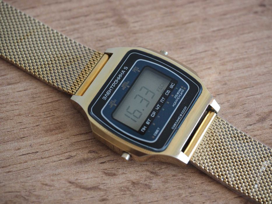 Ceas de mână sovietic Elektronika 5, brățară nouă, auriu, URSS