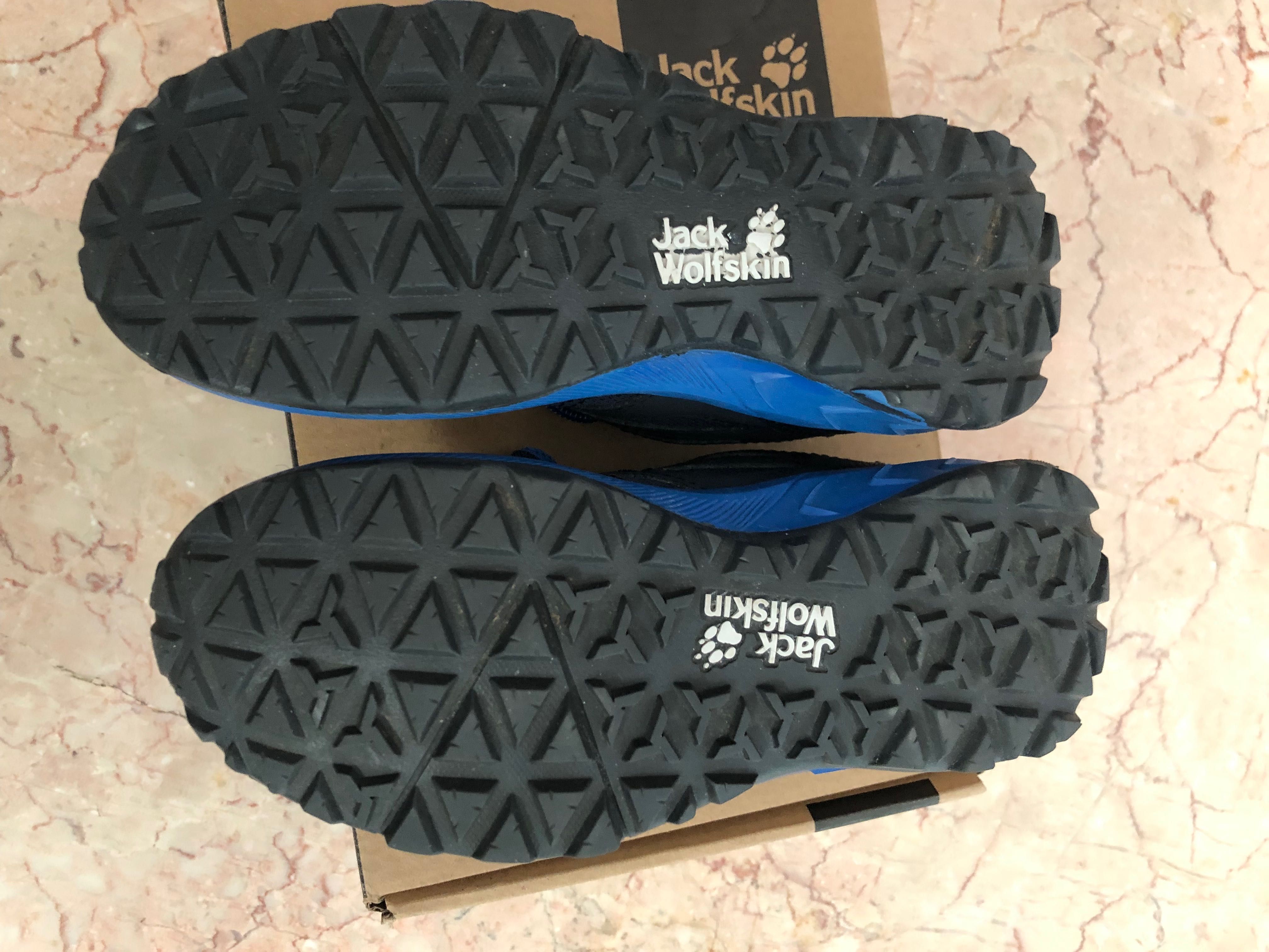 Sandale și adidasi  Jack wolfskin  copii mărime 29  și 28 ca noi