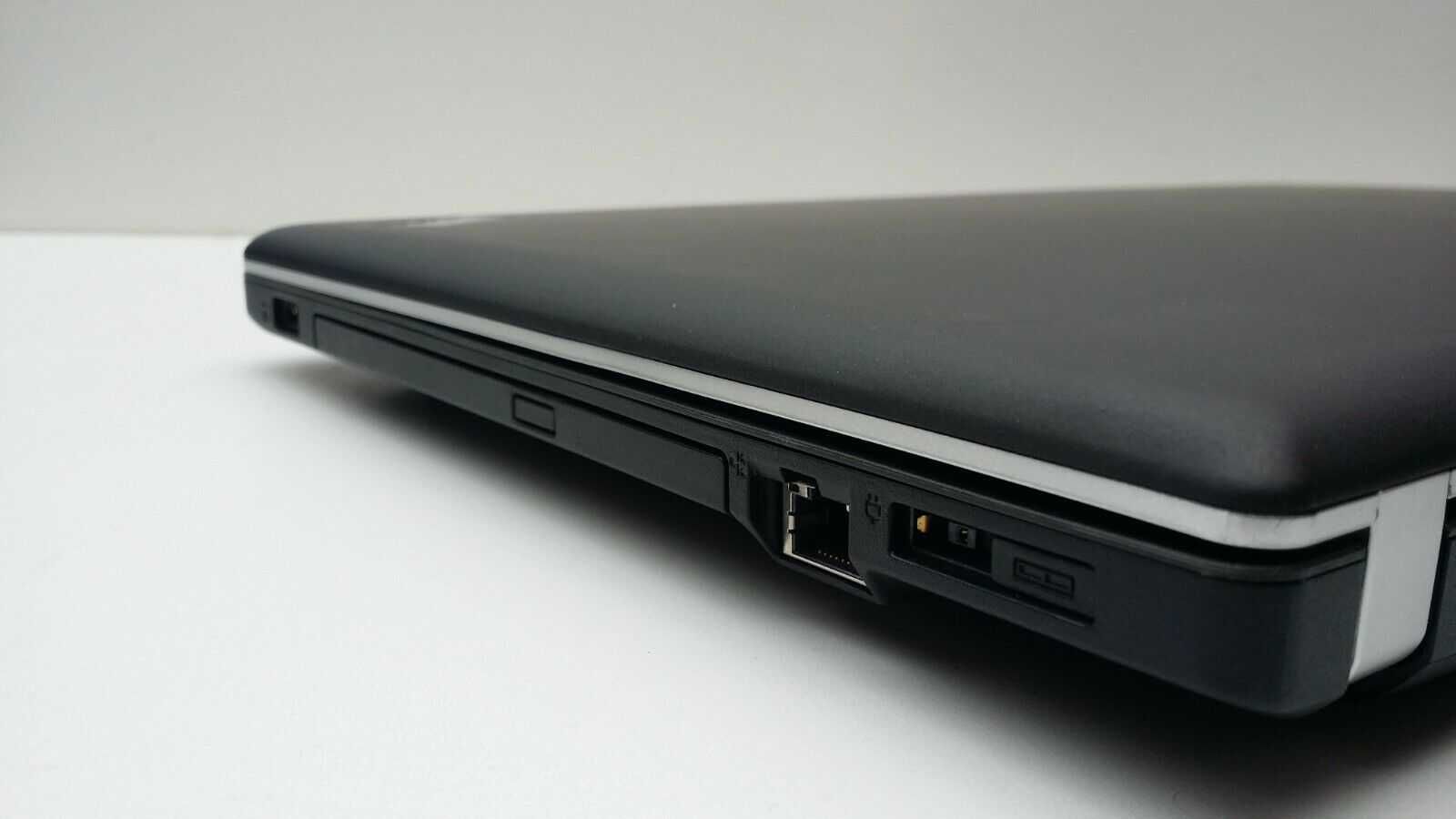 Лаптоп Lenovo E540 I3-4000M 8GB 128GB SSD 15.6 HD Windows 10