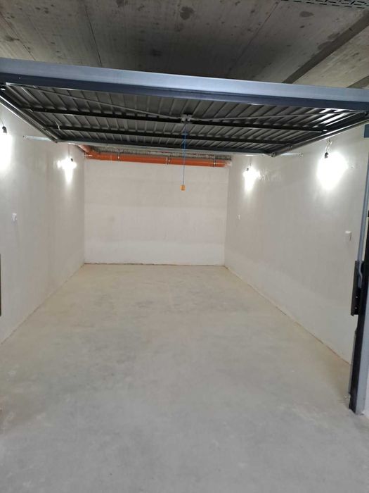 Дава се под наем Тристаен апартамент в Пловдив, Център - 90 кв.м за 765 € - Снимка #18