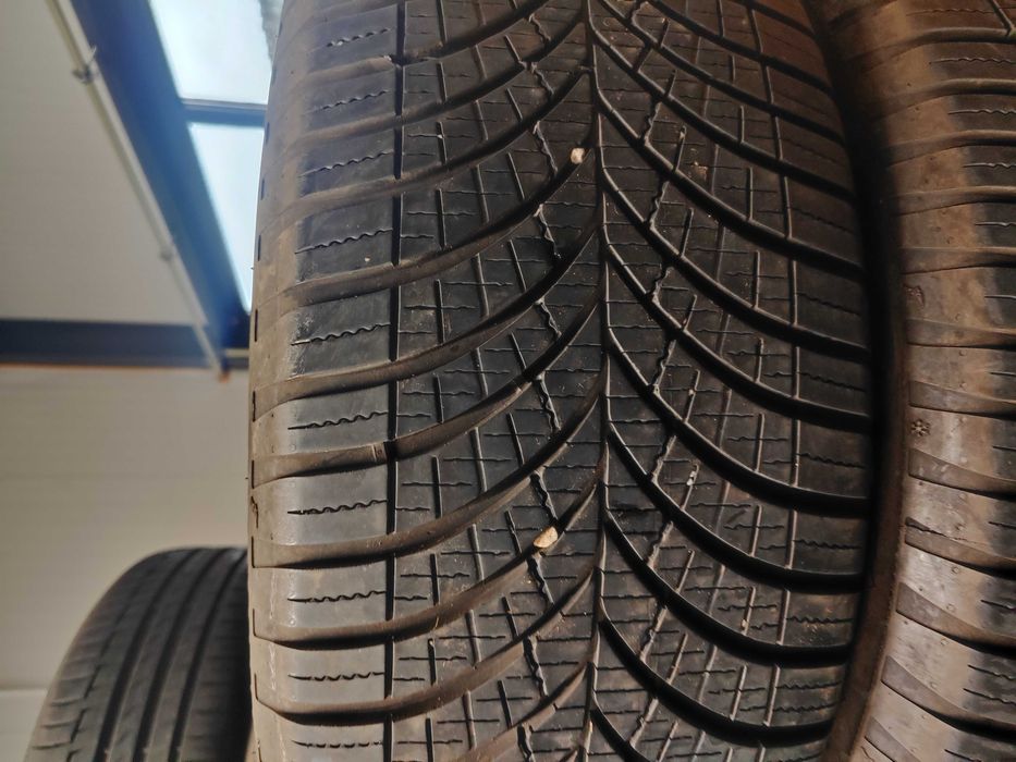 2бр.зимни гуми 225/55/18 Goodyear
