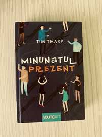 Vând romanul ,,Minunatul prezent” de Tim Tharp