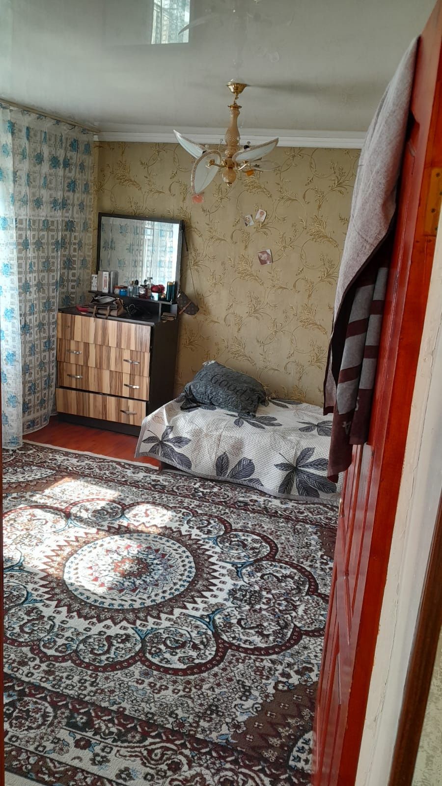 Продаётся дом из 4 комнат,кухня прихожая и душевой
