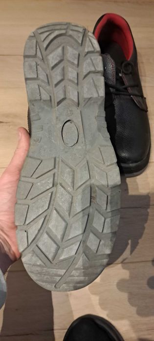 Продавам работни обувки с метално бомбе - обувани 2 -пъти