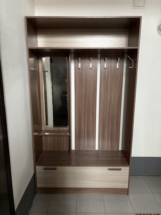 Шкаф в прихожую в хорошем состояние