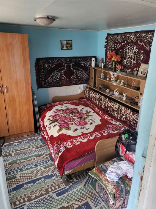 Casa batraneasca si teren 1000mp de vanzare in Pogana
