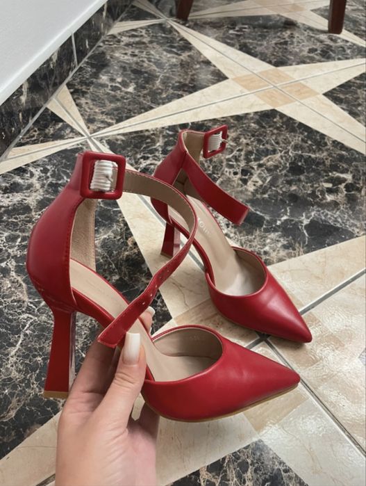 Tocuri Carolie Roșii