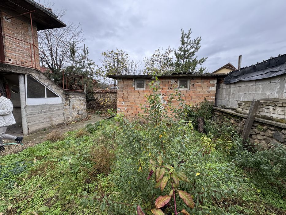 Къща в Песнопой 1990г./тухла/на главен път