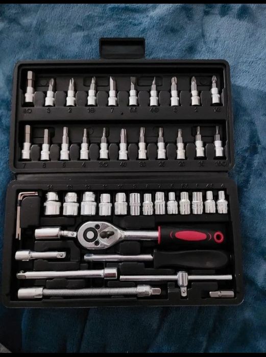 Trusă chei tubulare cu cheie crichet. Nouă