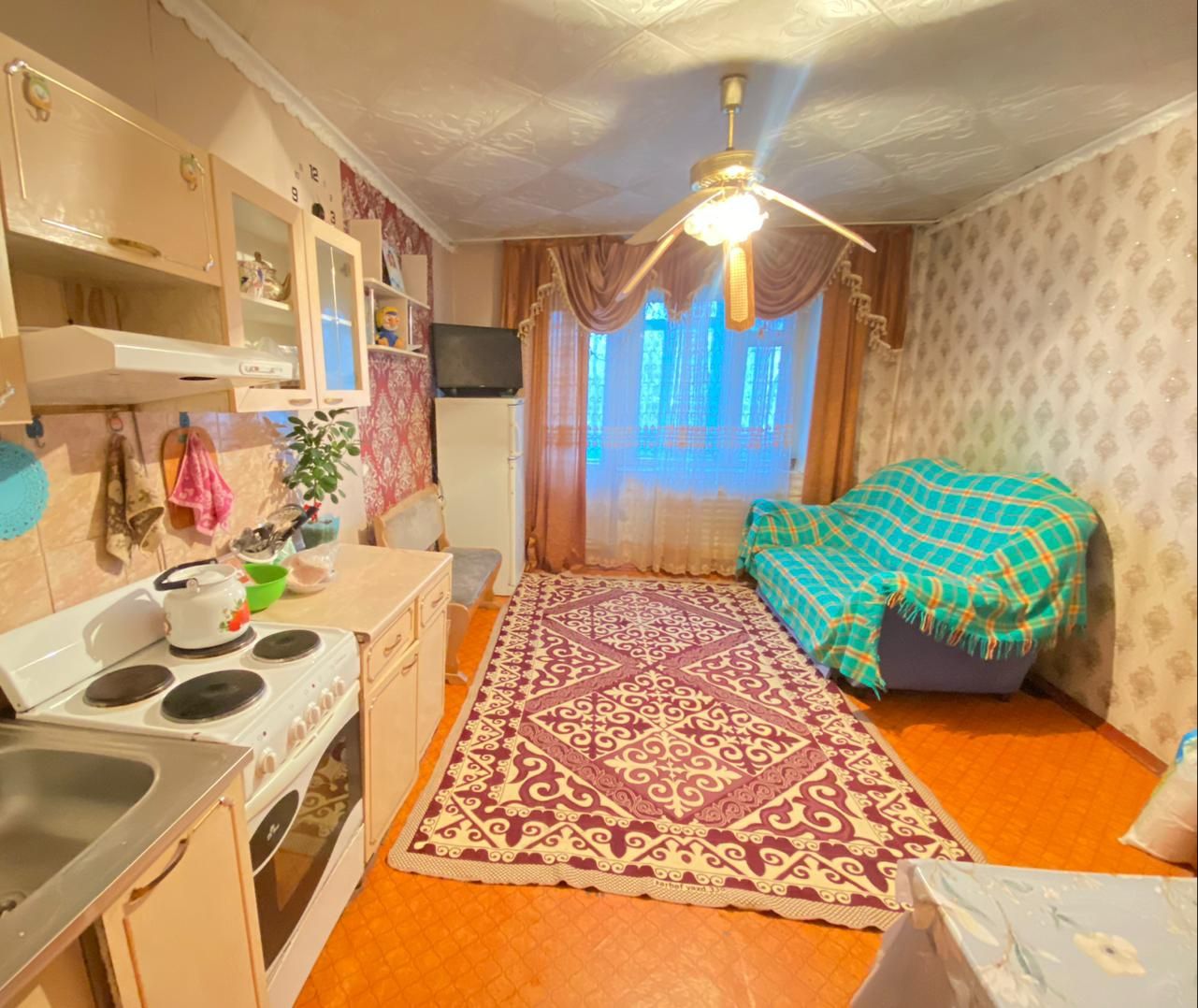 Продам двух комнатную квартиру