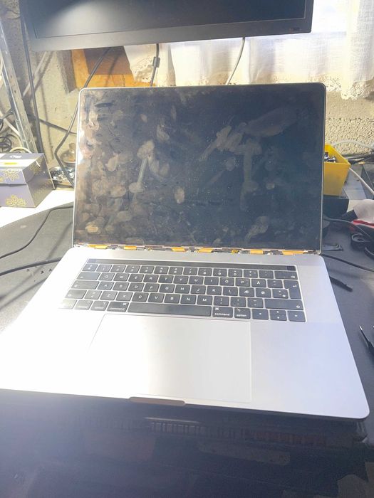 Lot Macbook uri ( pro 15 pro 16 m1 air pro 13) cu defecte! cititi desc