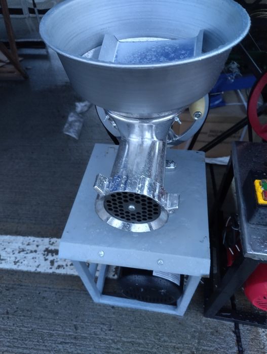 Masina tocat carne 32 fonta și aluminiu