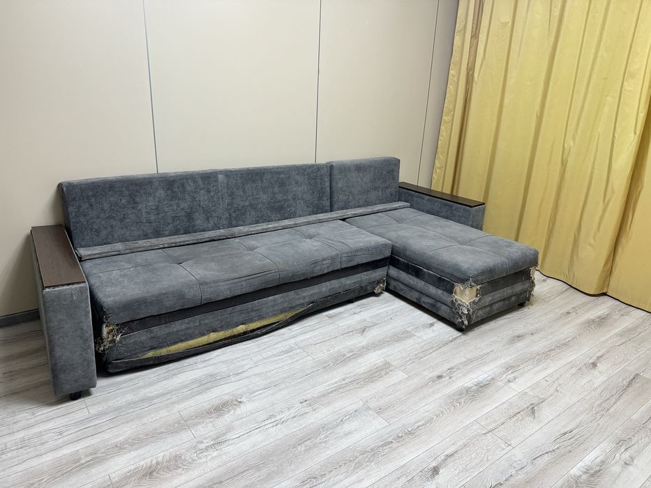 Диван угловой серый