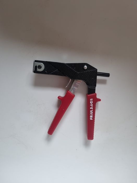 Cleste metalic, Friulsider